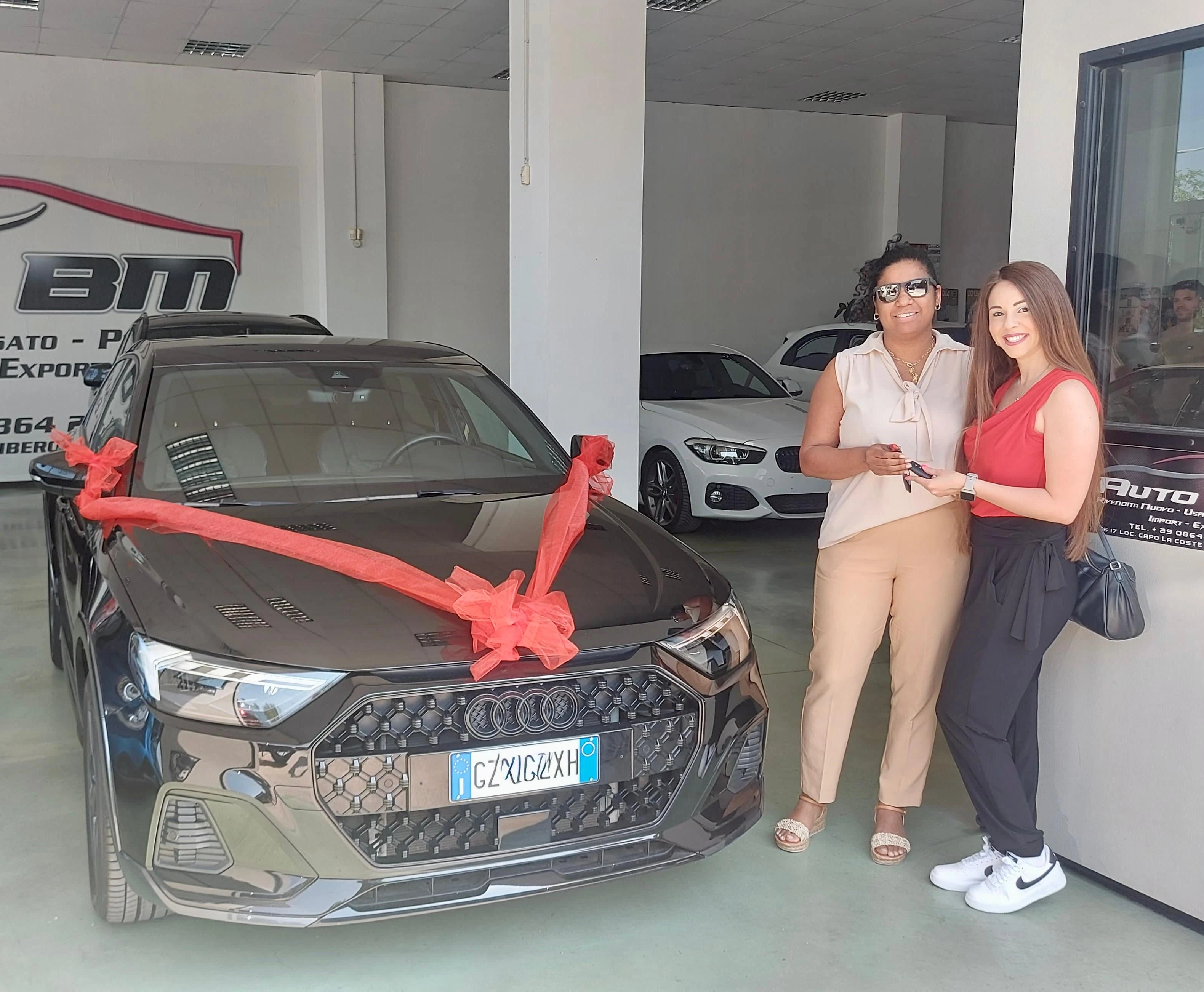 Foto con i clienti di Auto BM