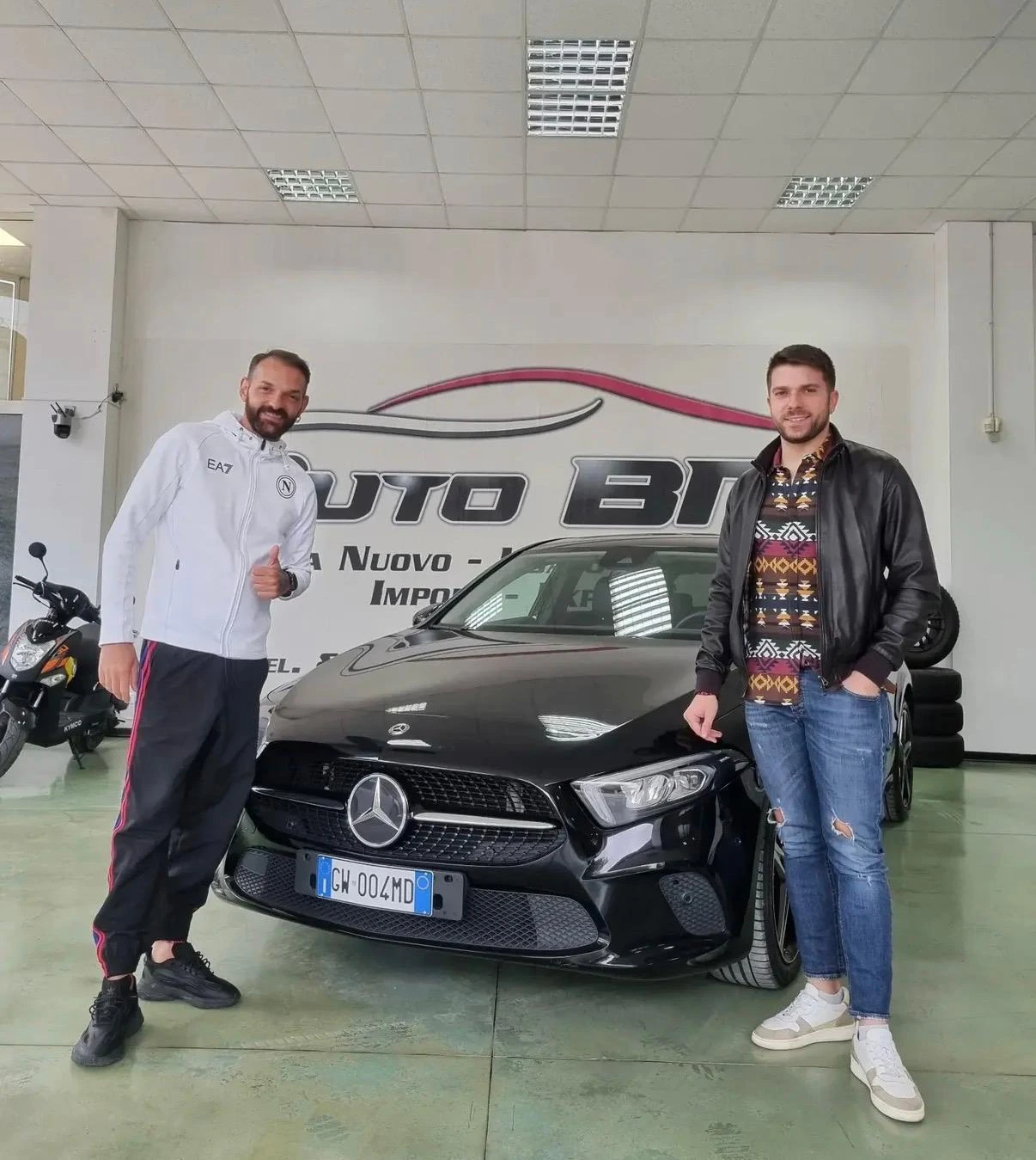 Foto con i clienti di Auto BM